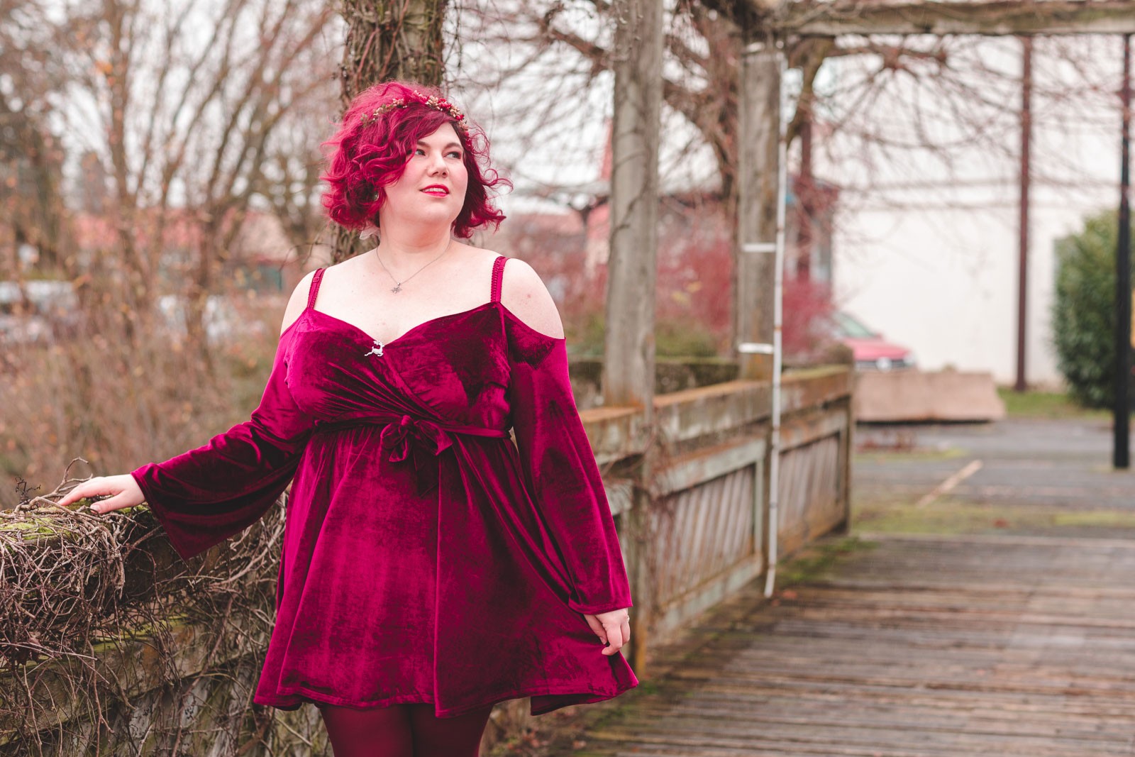 Ninaah Bulles, grande taille look, en 2019, entre blogeuse, shein, plussize, grande taille velours, burgundy, bordeau, rouge