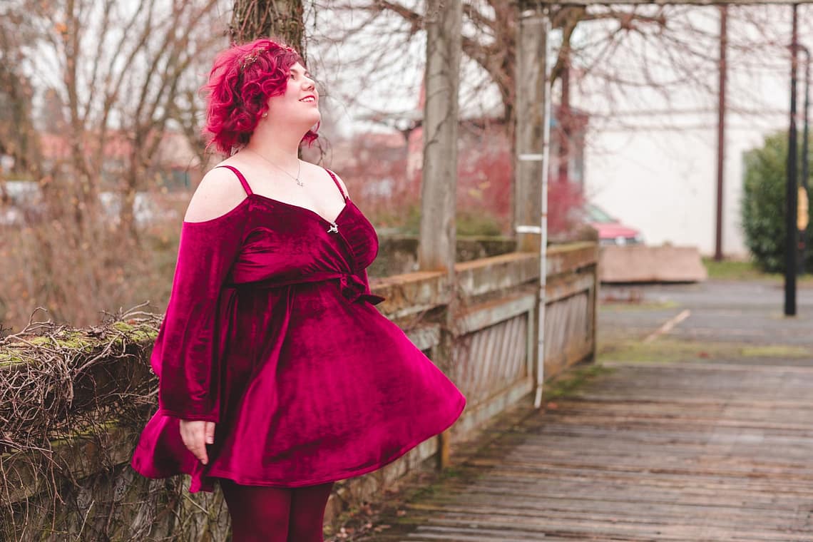 Ninaah Bulles, grande taille look, en 2019, entre blogeuse, shein, plussize, grande taille velours, burgundy, bordeau, rouge