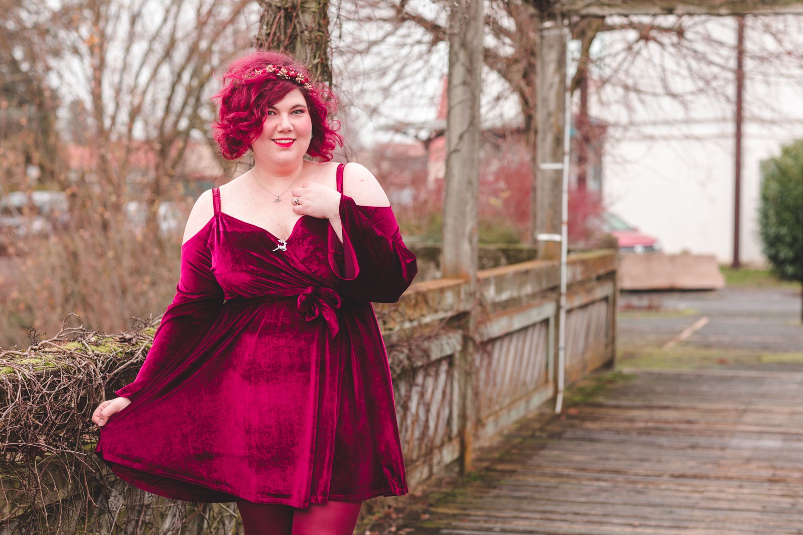 Ninaah Bulles, grande taille look, en 2019, entre blogeuse, shein, plussize, grande taille velours, burgundy, bordeau, rouge