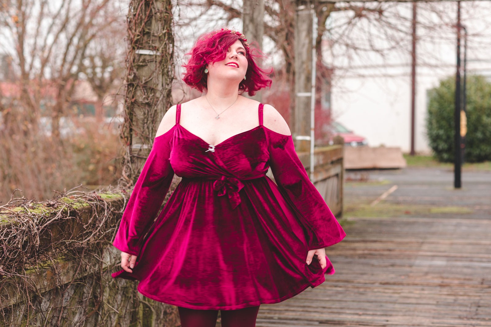 Ninaah Bulles, grande taille look, en 2019, entre blogeuse, shein, plussize, grande taille velours, burgundy, bordeau, rouge