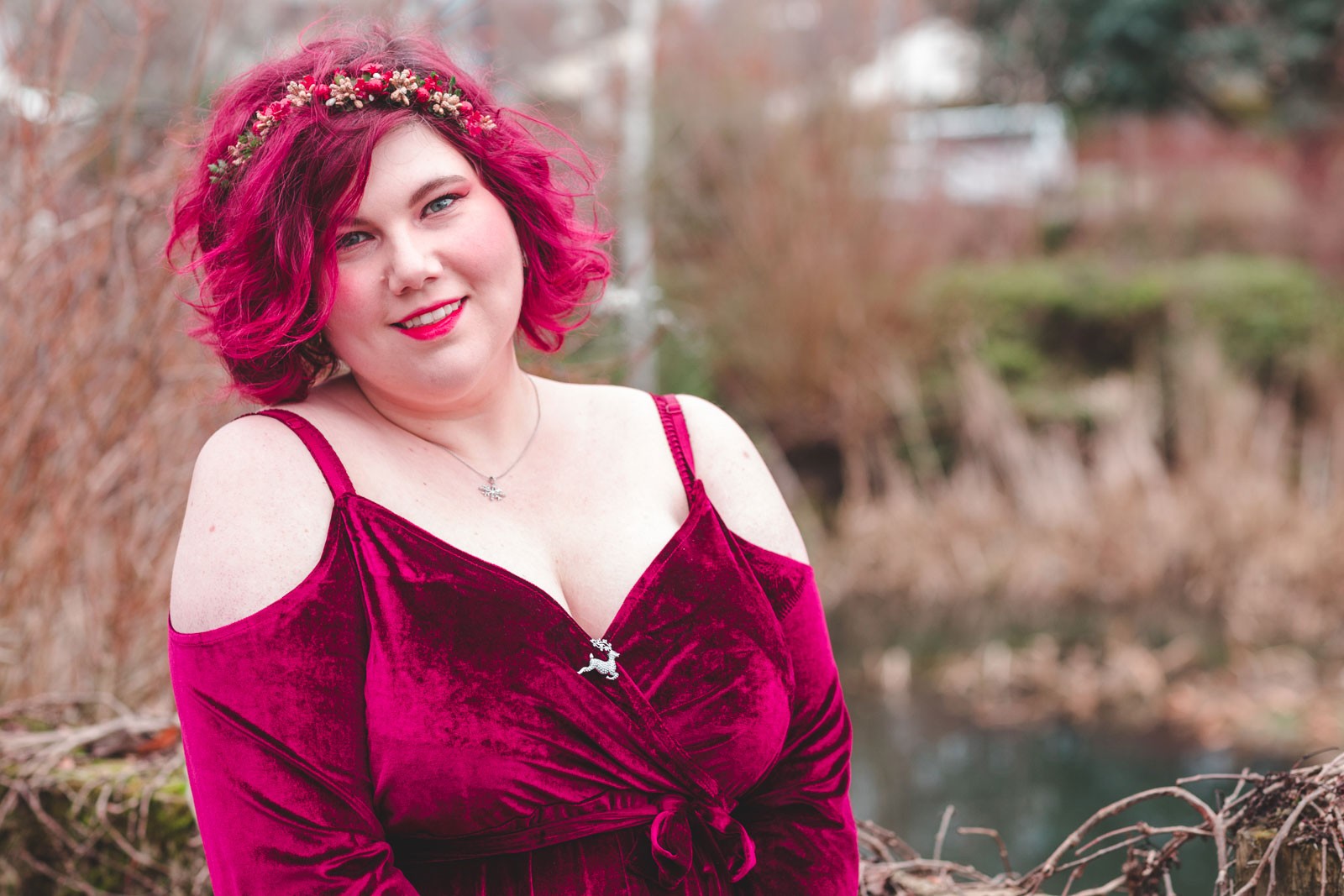 Ninaah Bulles, grande taille look, en 2019, entre blogeuse, shein, plussize, grande taille velours, burgundy, bordeau, rouge