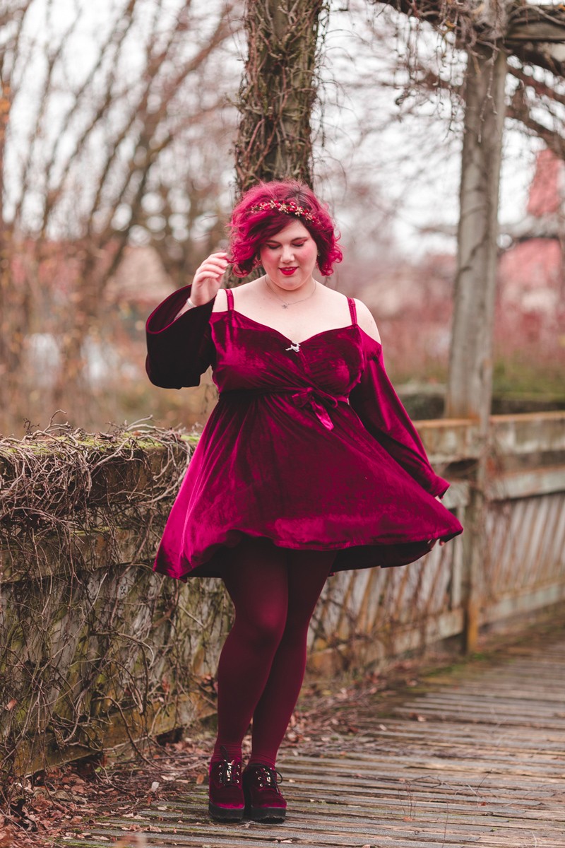 Ninaah Bulles, grande taille look, en 2019, entre blogeuse, shein, plussize, grande taille velours, burgundy, bordeau, rouge