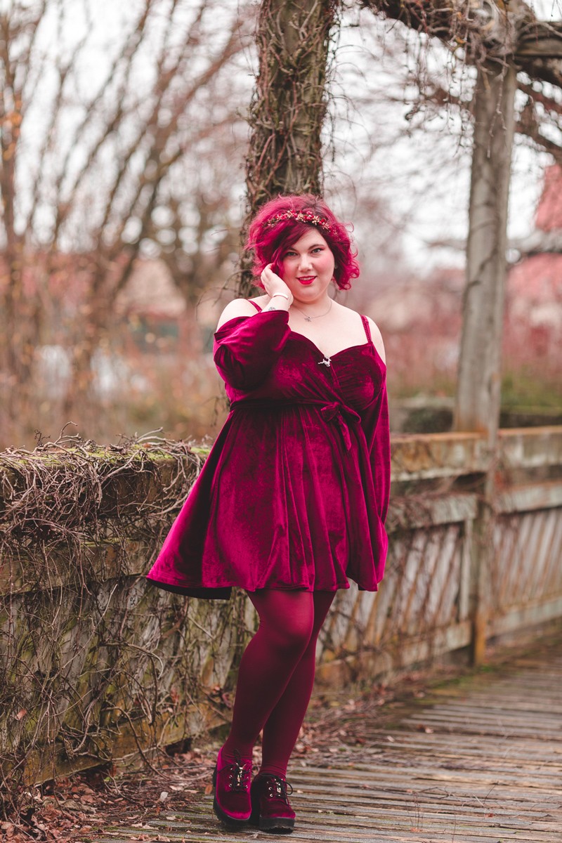 Ninaah Bulles, grande taille look, en 2019, entre blogeuse, shein, plussize, grande taille velours, burgundy, bordeau, rouge