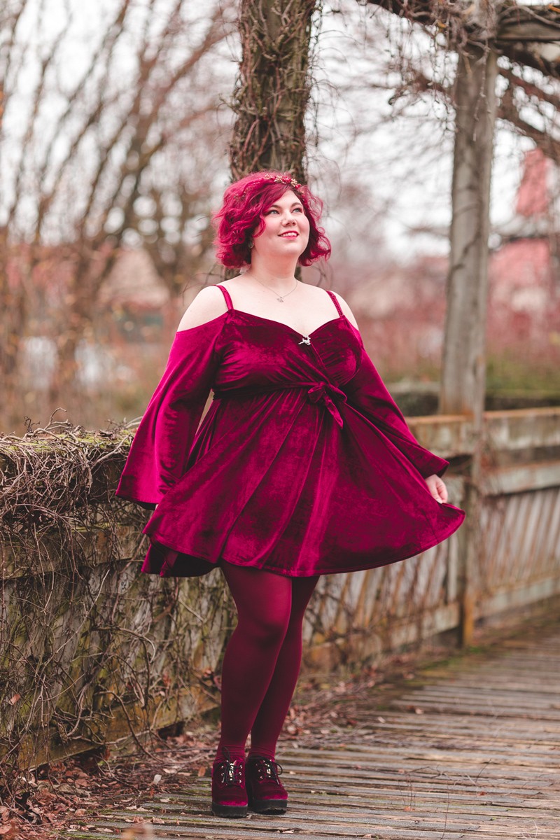 Ninaah Bulles, grande taille look, en 2019, entre blogeuse, shein, plussize, grande taille velours, burgundy, bordeau, rouge