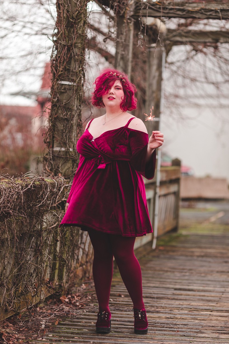 Ninaah Bulles, grande taille look, en 2019, entre blogeuse, shein, plussize, grande taille velours, burgundy, bordeau, rouge