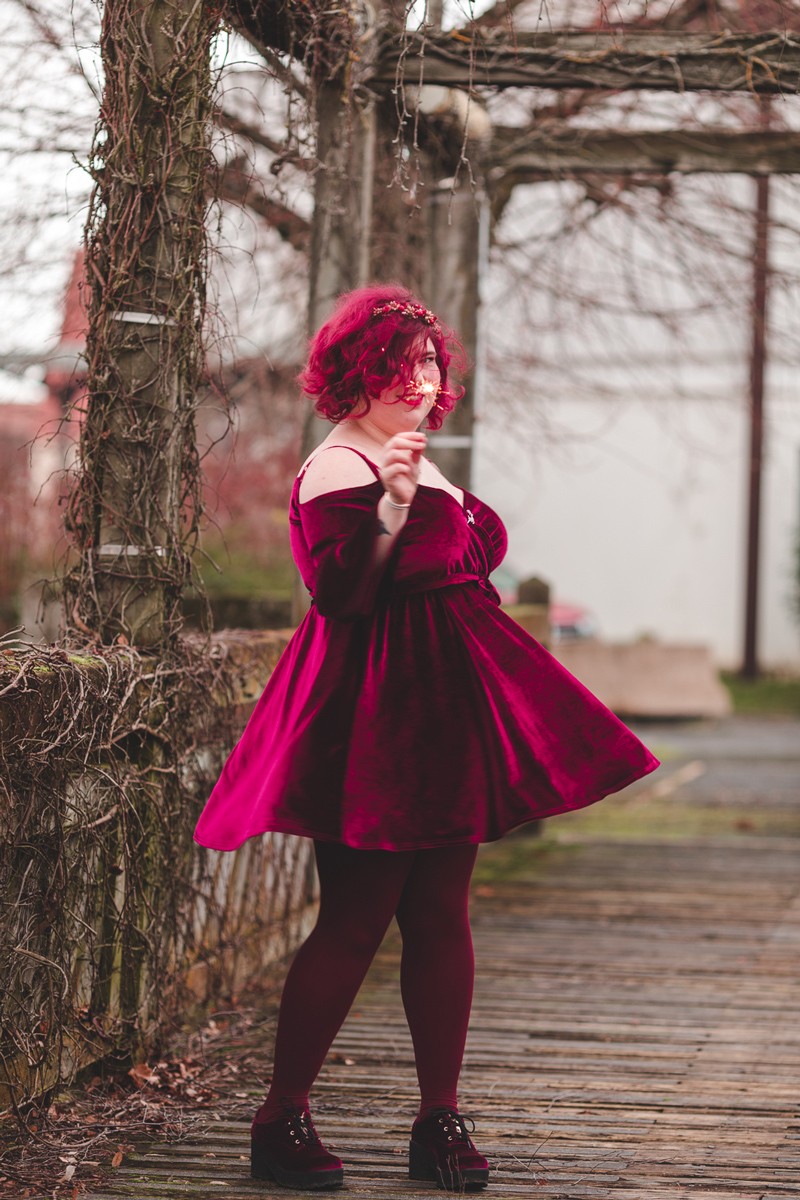Ninaah Bulles, grande taille look, en 2019, entre blogeuse, shein, plussize, grande taille velours, burgundy, bordeau, rouge