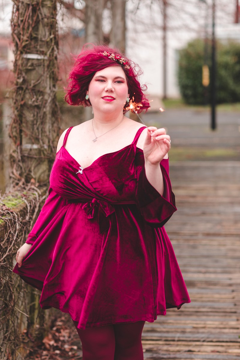 Ninaah Bulles, grande taille look, en 2019, entre blogeuse, shein, plussize, grande taille velours, burgundy, bordeau, rouge
