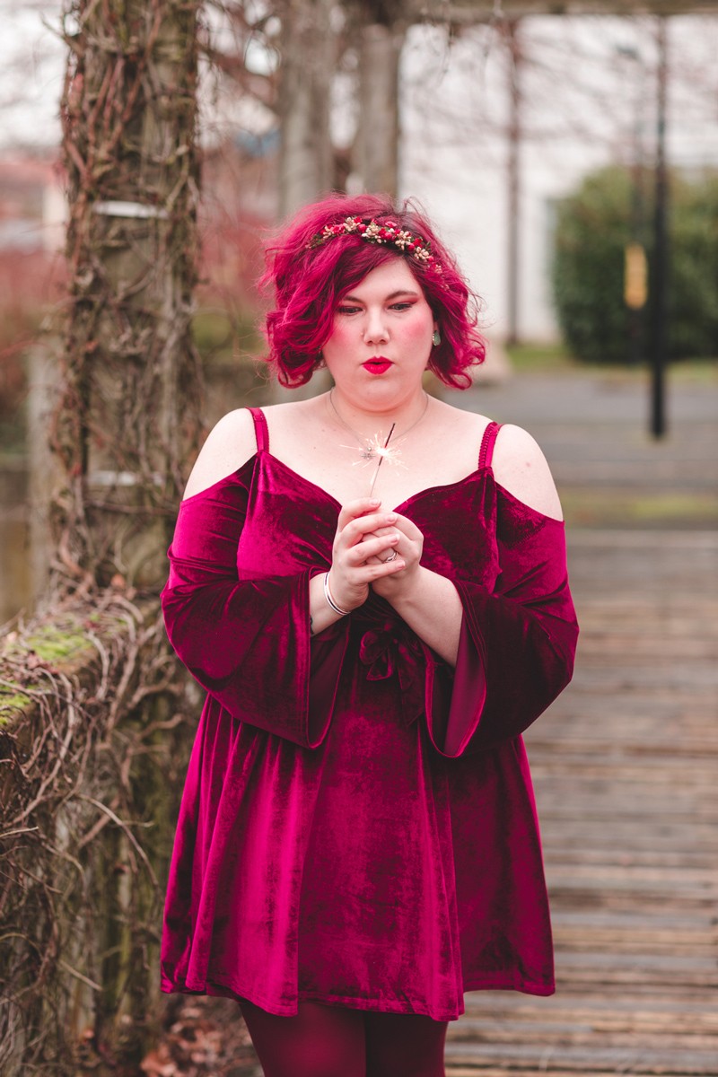 Ninaah Bulles, grande taille look, en 2019, entre blogeuse, shein, plussize, grande taille velours, burgundy, bordeau, rouge