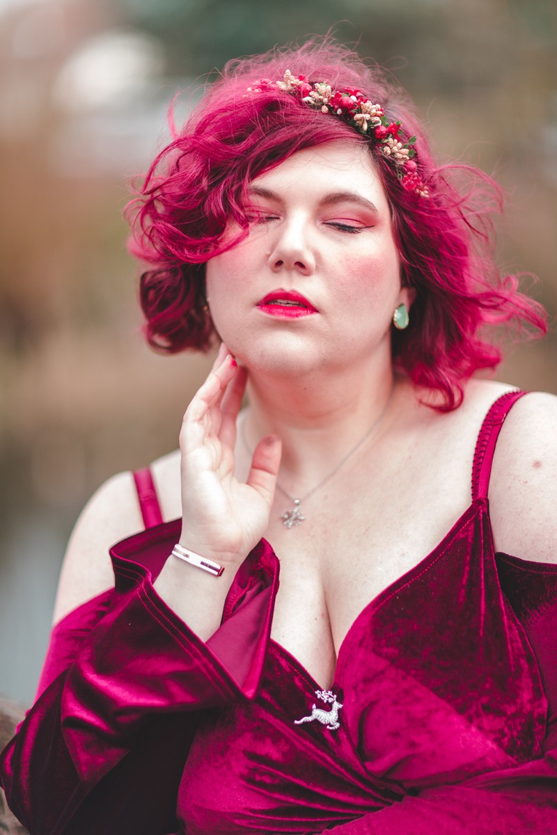 Ninaah Bulles, grande taille look, en 2019, entre blogeuse, shein, plussize, grande taille velours, burgundy, bordeau, rouge